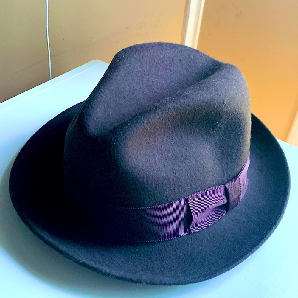 Brown men’s fedora hat made of wool